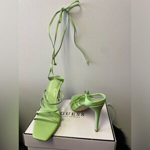 Love Love the color !! Shoe is so so sexy
